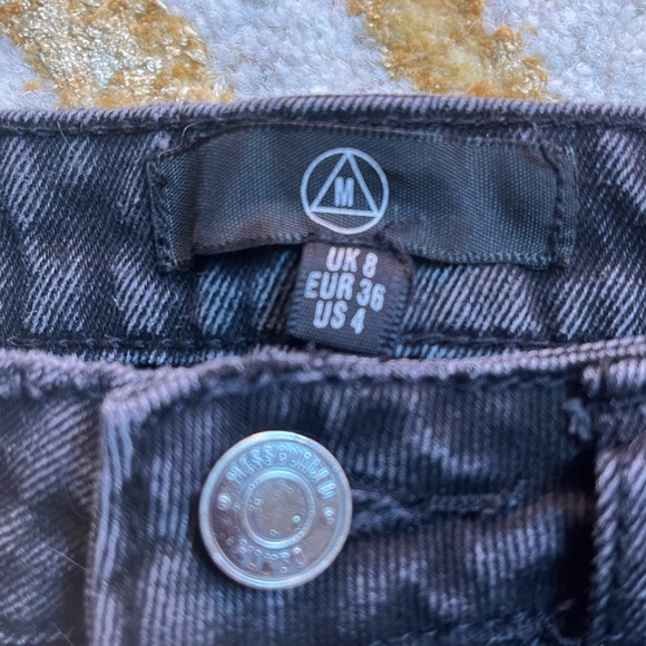 Missguided Black distressed jean skirt - Picture 3 of 3